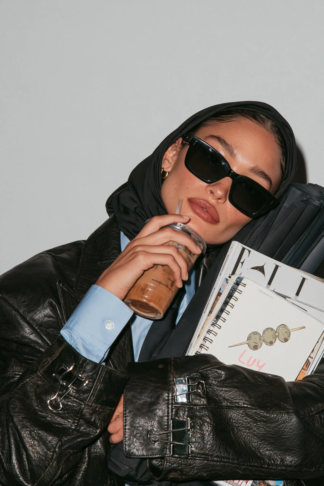 Fashion style woman with sunglasses, Midjourney prompt result